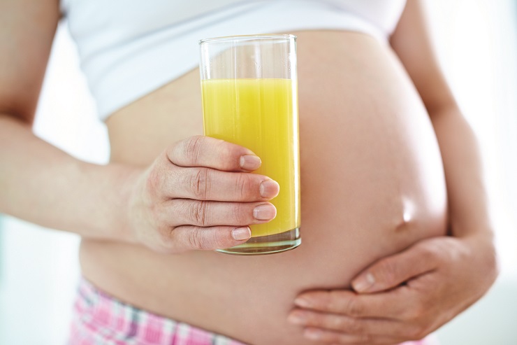 It's recommended that pregnant women introduce a cup of orange juice into their daily diet for a delicious source of folate, plus potassium and vitamin C, with no added sugar. 